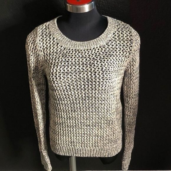 Old Navy  Round Neck Loose Knit Sweater - Picture 2 of 7